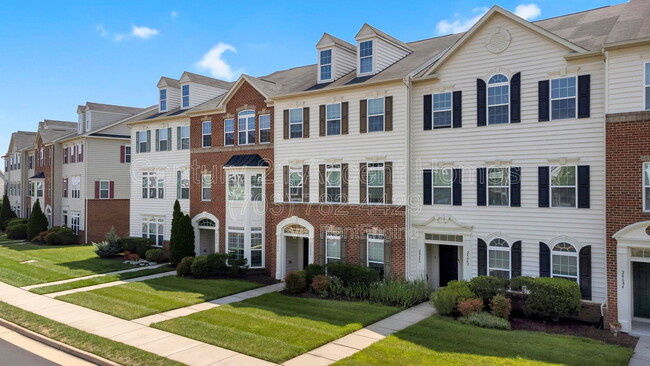 Building Photo - 24676 Hutchinson Farm Dr