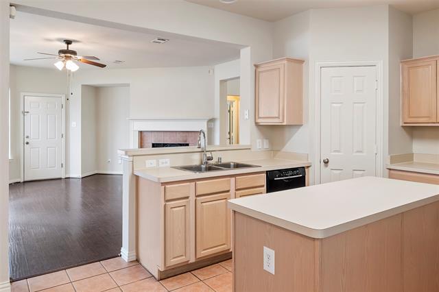 Building Photo - 10015 Pinecrest Dr