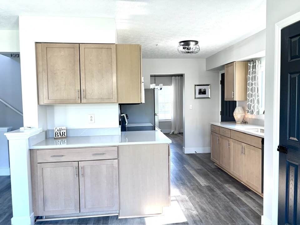 Coffee or wine bar. All new cabinetry and tops. - 1200 Bugle Bluff Ct