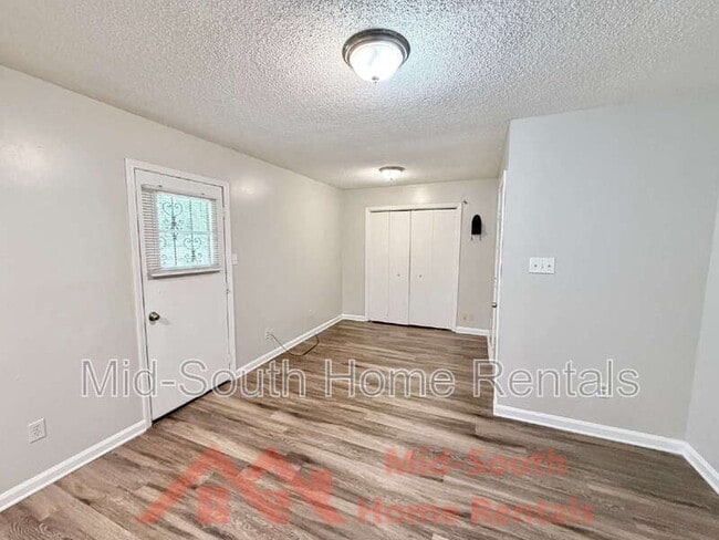 Building Photo - 3829 Walsingham Dr