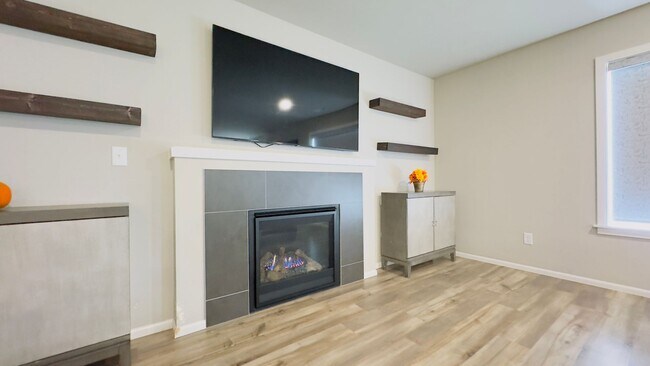 Building Photo - 5+ Bedroom Home in NE Lacey on Large Lot with Long Lake access plus A/C!