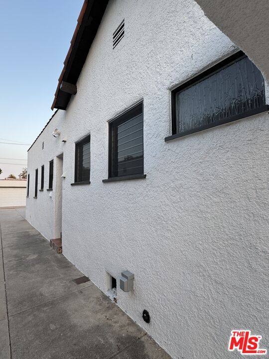 Building Photo - 326 N La Jolla Ave