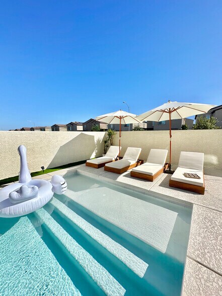 Building Photo - 1111 Blue Diamond Rd