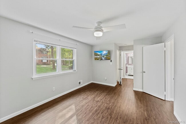 Building Photo - 106 Yorkshire Dr