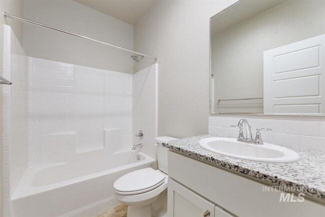 Building Photo - Modern Northwest Meridian Home