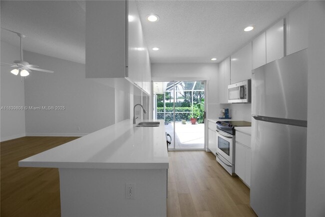 Building Photo - 9189 Sun Terrace Cir