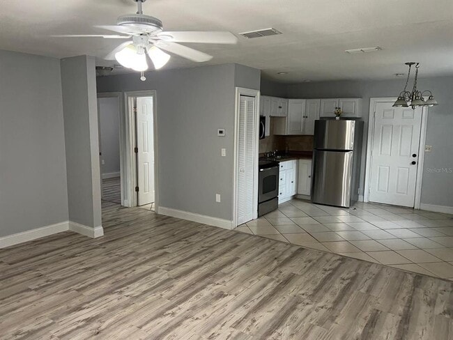 Building Photo - 455 Las Palmas Cir