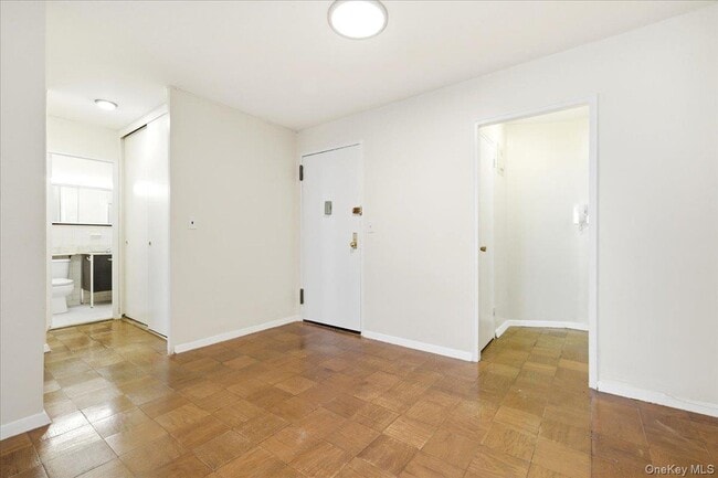 Building Photo - 70-25 Yellowstone Blvd