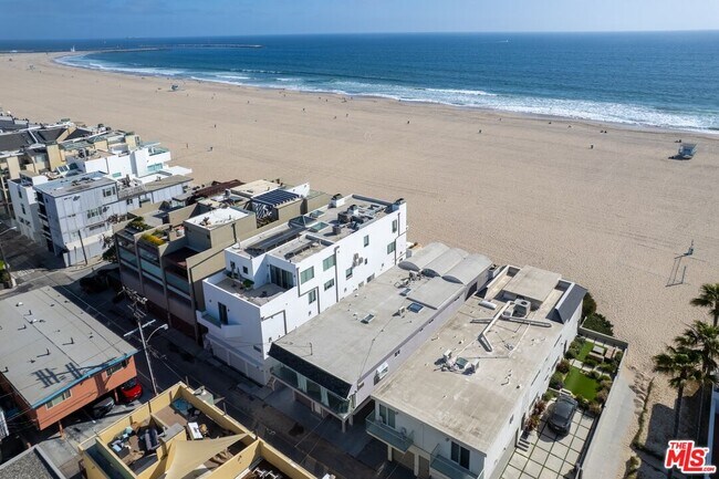Building Photo - 3806 Ocean Front Walk