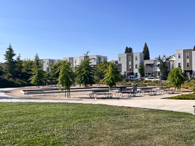 Building Photo - 475 Tailoff Ln