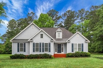 Building Photo - Spacious 3 Bedroom Home in Laurel Hill – Perfect for Relaxed Living