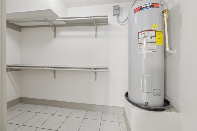 Building Photo - 4300 Rosslyn Rd