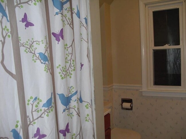 Building Photo - 749 E State St