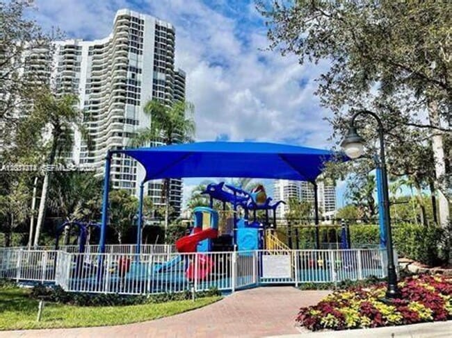 Building Photo - 3500 Mystic Pointe Dr