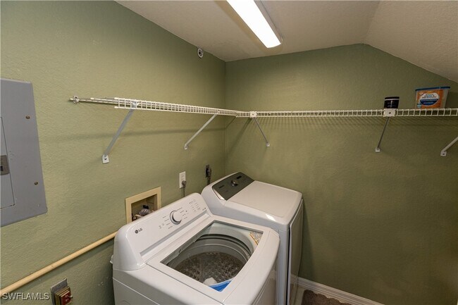 Building Photo - 12040 Summergate Cir
