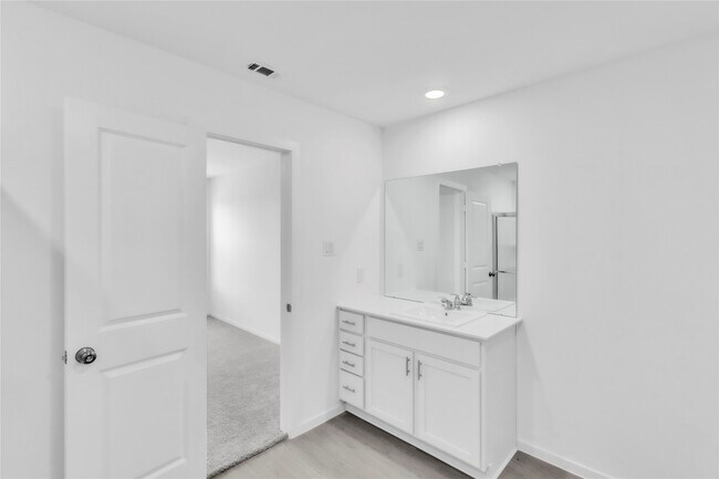 Building Photo - 27627 Village Cir Dr