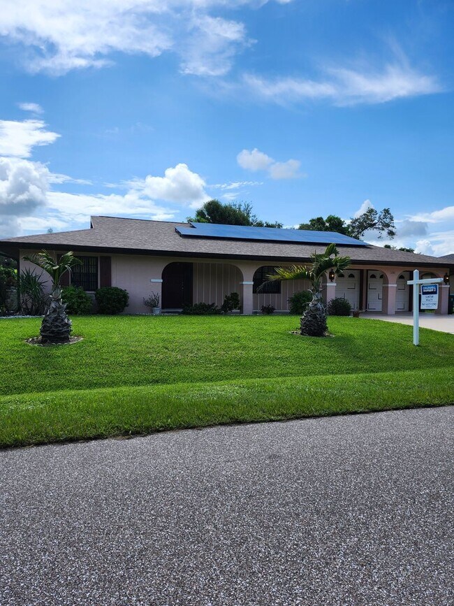 Building Photo - VERY NICE PORT CHARLOTTE HOME FOR ANNUAL RENT!