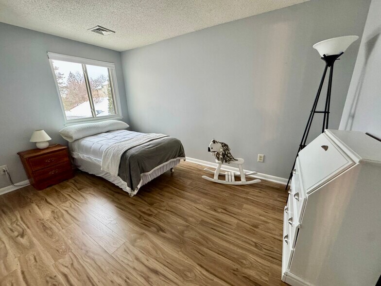 Building Photo - 300 Brittany Farms Rd