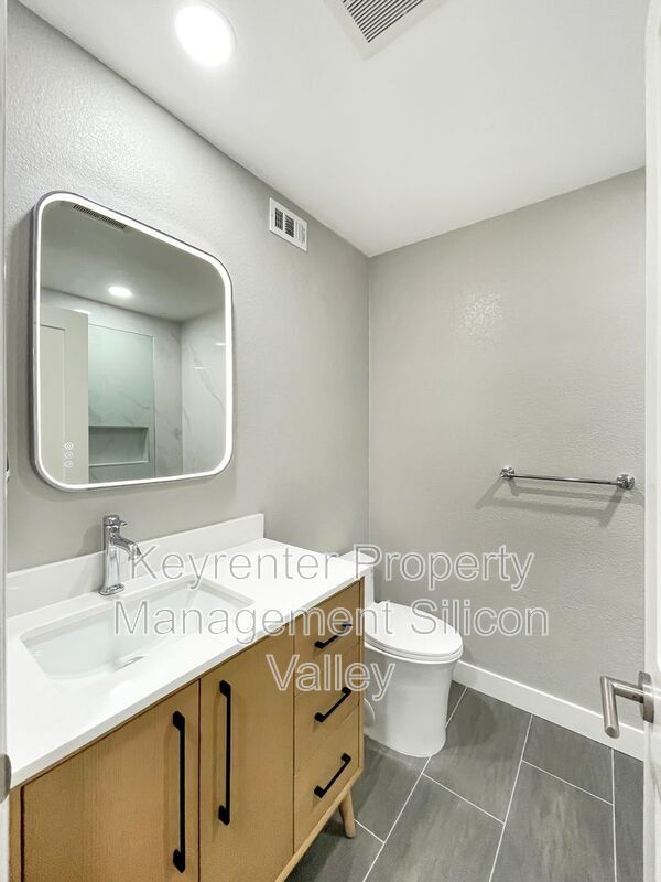 Building Photo - 1806 Blackmore Ct