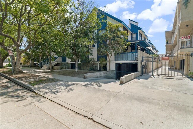 Building Photo - 448 W Windsor Rd