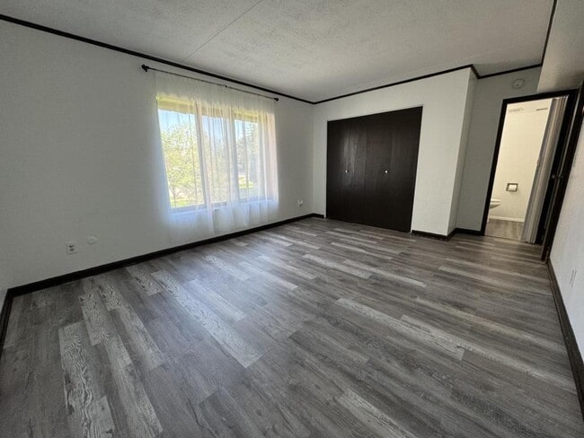 Building Photo - 1632 Forest Green Dr