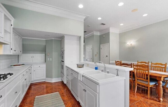 Building Photo - Avialable now!! 2 Bedroom, 2 Bath Cottage ...