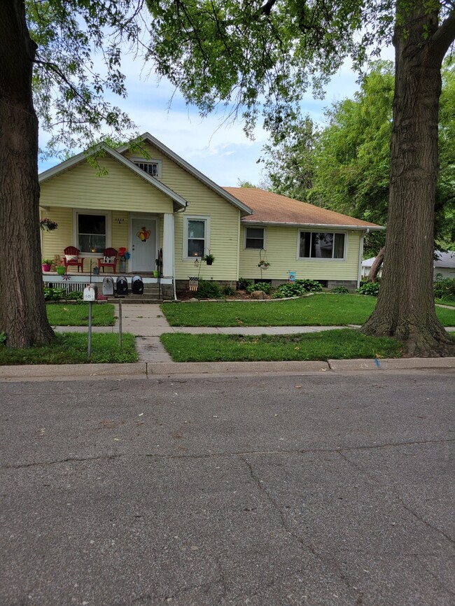 Building Photo - 5050 Dudley St