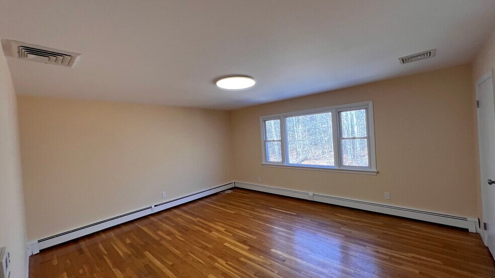 Building Photo - 372 Gilbert Ave