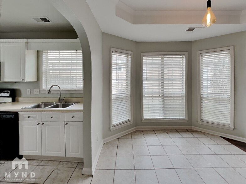 Building Photo - 378 Walker Way