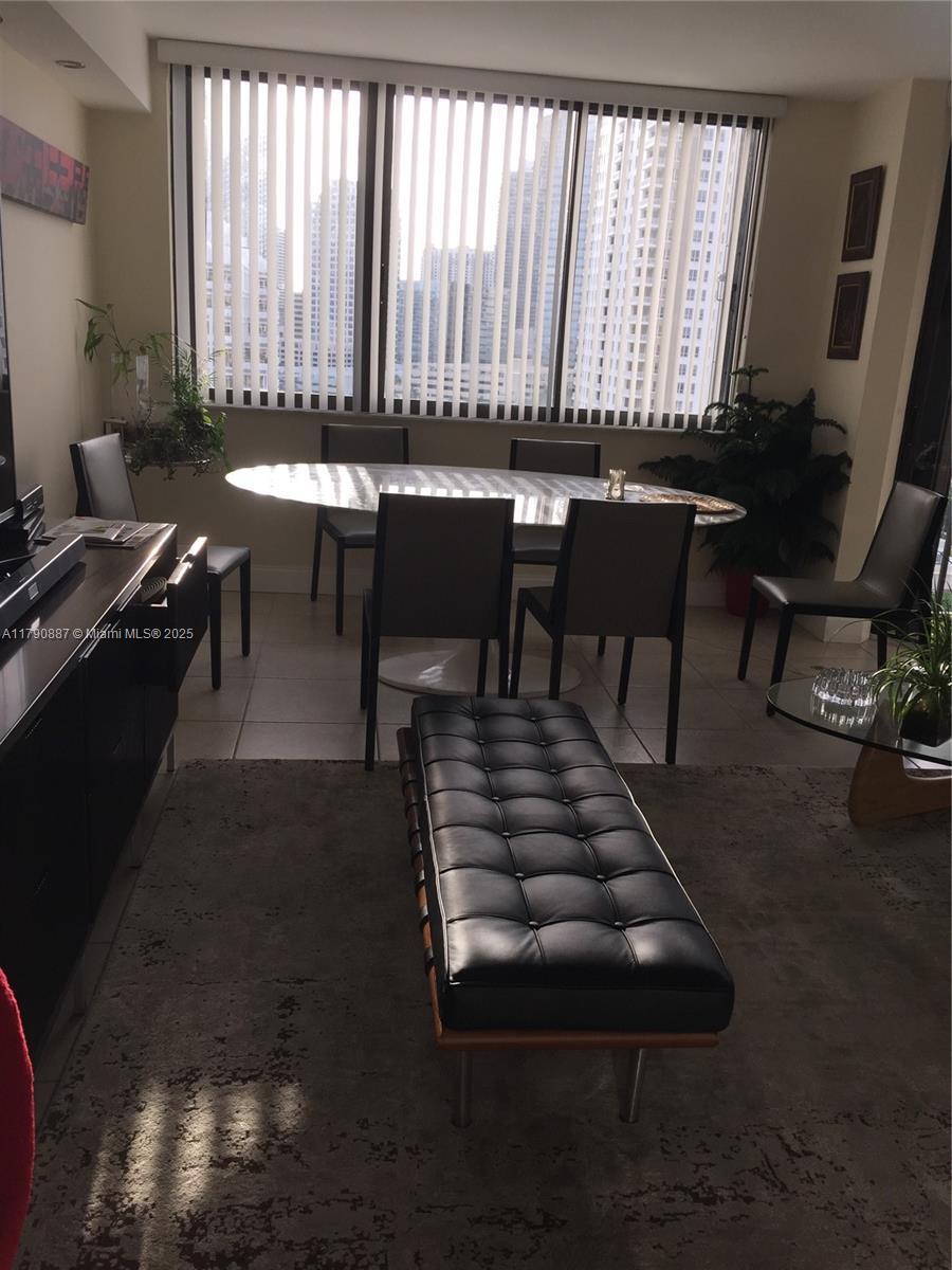 Building Photo - 540 Brickell Key Dr