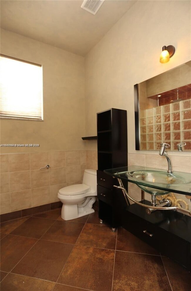 Building Photo - 10524 NW 57th Ct