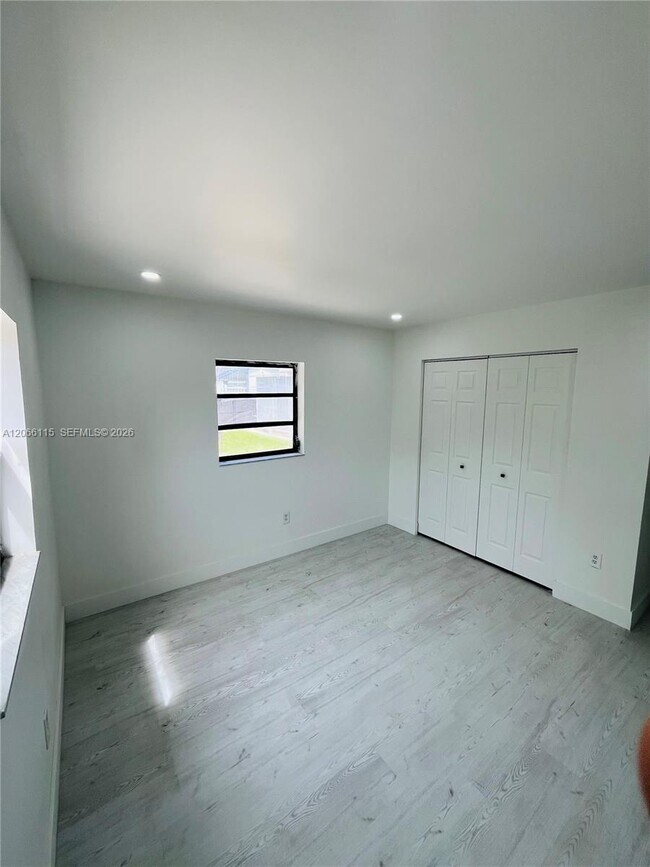 Building Photo - 1707 S Curlew Ln