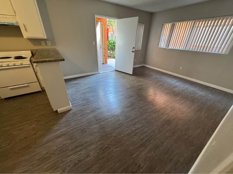 Building Photo - 1028 Orange Ave