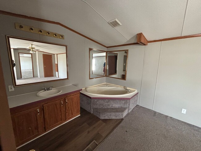 Building Photo - 2 Bed 2 Bath Mobile Home