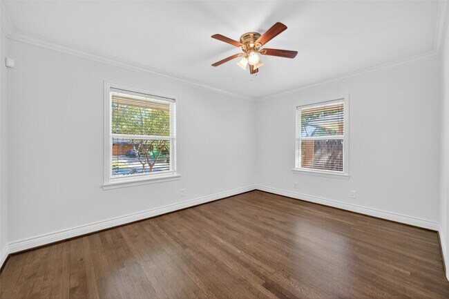 Building Photo - 5111 Creekbend Dr