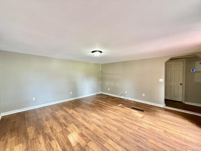 Building Photo - 6710 Cedar Creek Rd