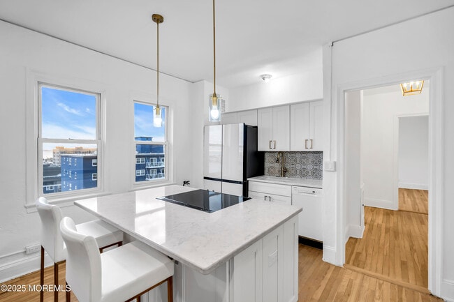 Building Photo - 400 Deal Lake Dr