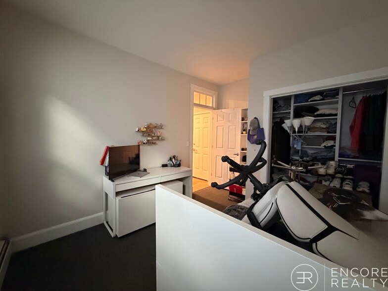 Building Photo - 822 Beacon St