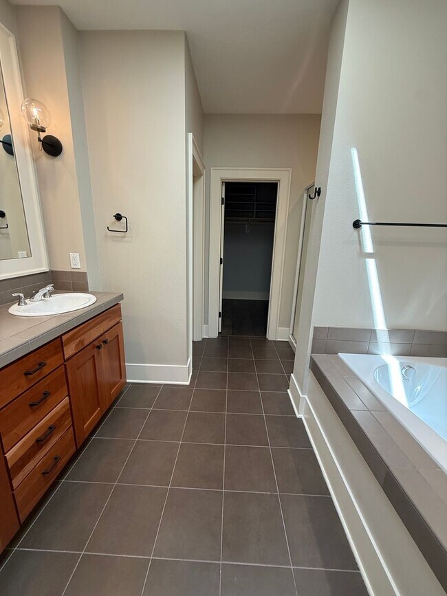 Building Photo - Stunning Contemporary townhome in Coveted Peterkort Woods, near St. Vincent's in Cedar Mill