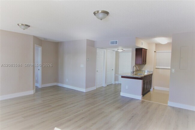 Building Photo - 2880 N Oakland Forest Dr