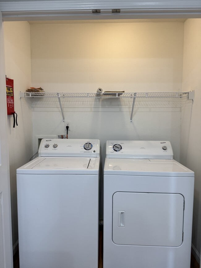 Building Photo - 143 School Side Dr