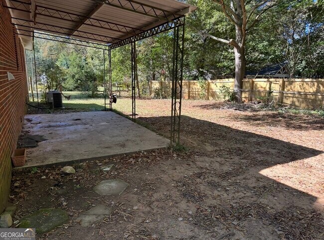 Building Photo - 615 Harris St