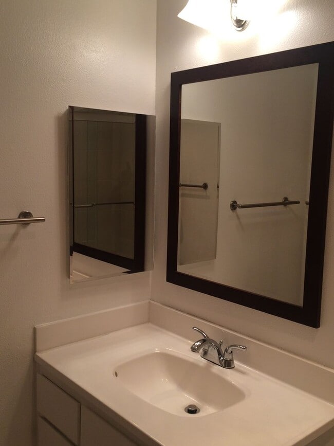 Building Photo - 2 Bedroom 2 Bath Downtown Walnut Creek