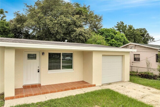 Building Photo - 1040 San Luis Dr