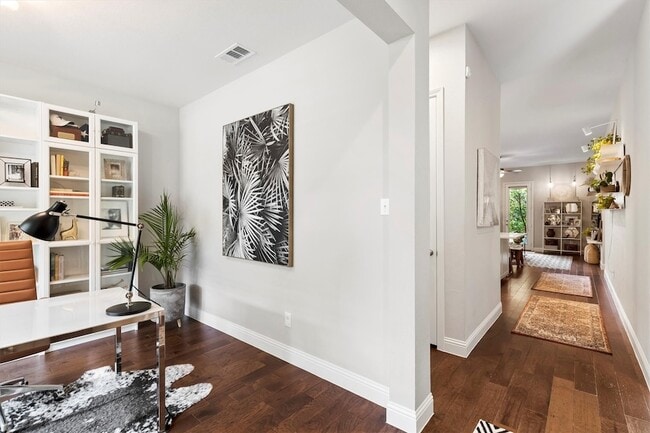 Building Photo - 4520 Del Rey Ave