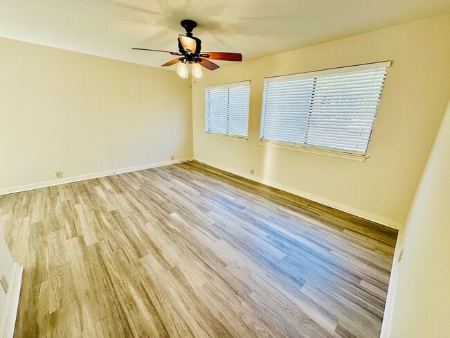 Building Photo - Ground Floor 1BR Condo with Private Yard i...