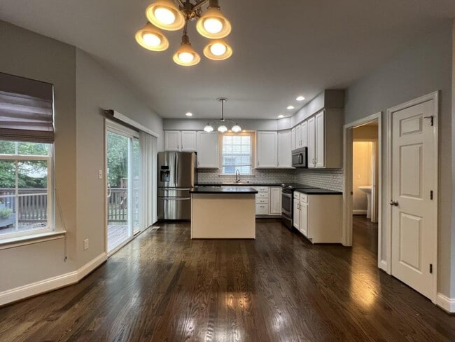 Building Photo - 3507 Spring Rd