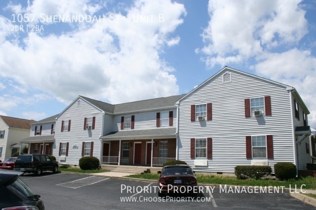 Building Photo - 2 Bedroom, 1.5 Bathroom Townhome in Harris...