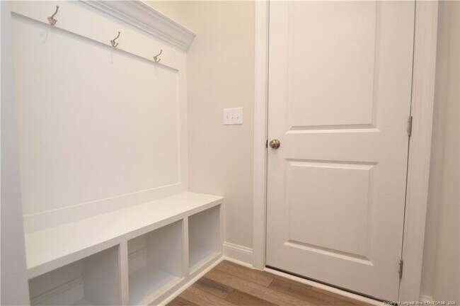 Building Photo - 421 Canyon Spring Trl