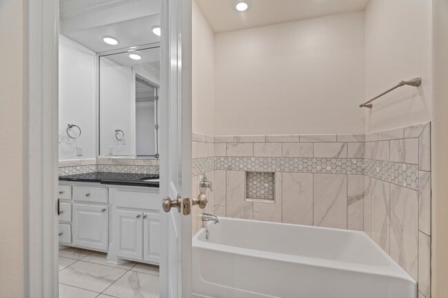 Building Photo - 17 Jeffrey Way